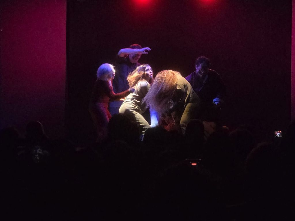 Coffee Brecht Improv Horror Comedy scena di lotta Valeria Salvi